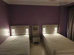 غرفة نوم شبابي بإضاءه LED ٢سرير ١ دولاب ١ كومود و مرايا  لدواعي السفر