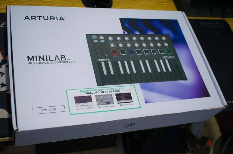 Arturia MiniLab Mk II Inverted Portable USB-MIDI Controller Black 0