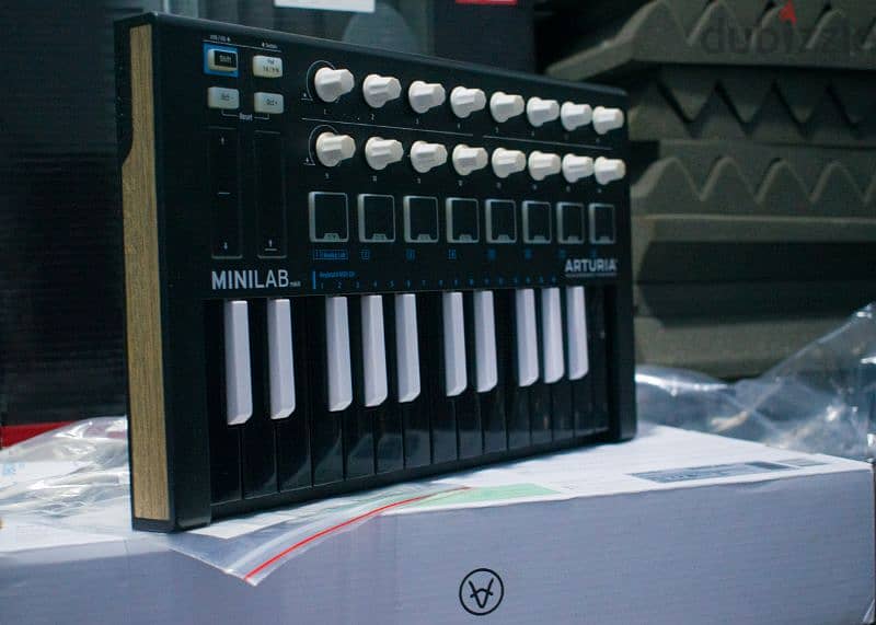 Arturia MiniLab Mk II Inverted Portable USB-MIDI Controller Black 1