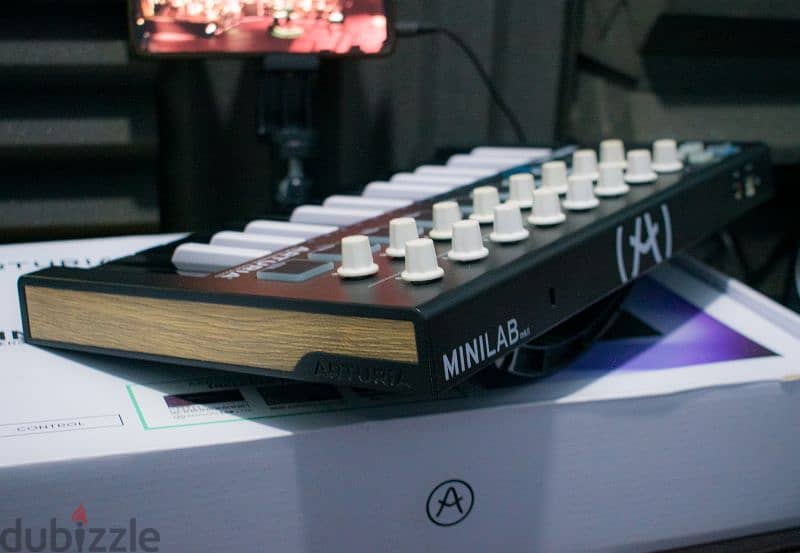 Arturia MiniLab Mk II Inverted Portable USB-MIDI Controller Black 3