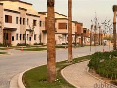 For sale, townhouse Middle, in installments, semi-finished, prime location in Azzar Compound, New Cairo