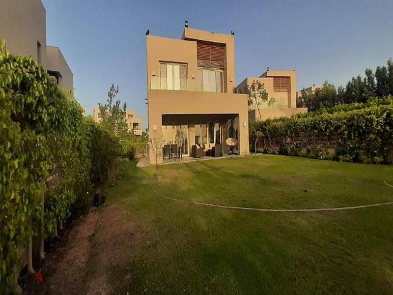 Super Lux Villa with High End Finishing for Sale with Prime Location First Row on Golf in Hacienda Bay 5