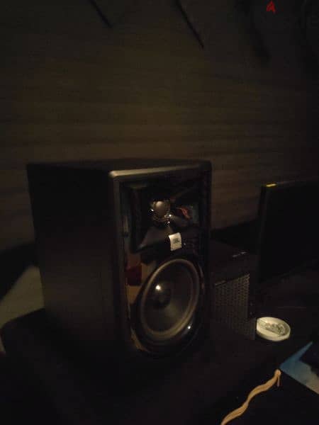 سماعات منتور Jbl 305 studio monitor 0