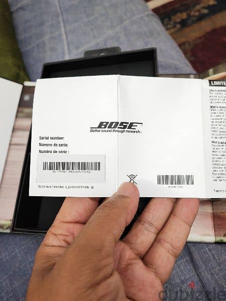 سماعة بوز bose بالكرتونة وكامل محتوياتها الفرده اليمين فيها مشكلة 4