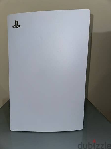 PS5 disc version - like new. 1