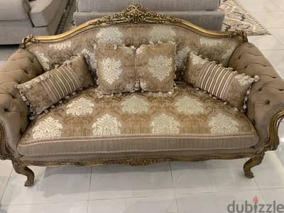سالون ٤ قطع + طرابيزة و قماش مدهب اورجانزا