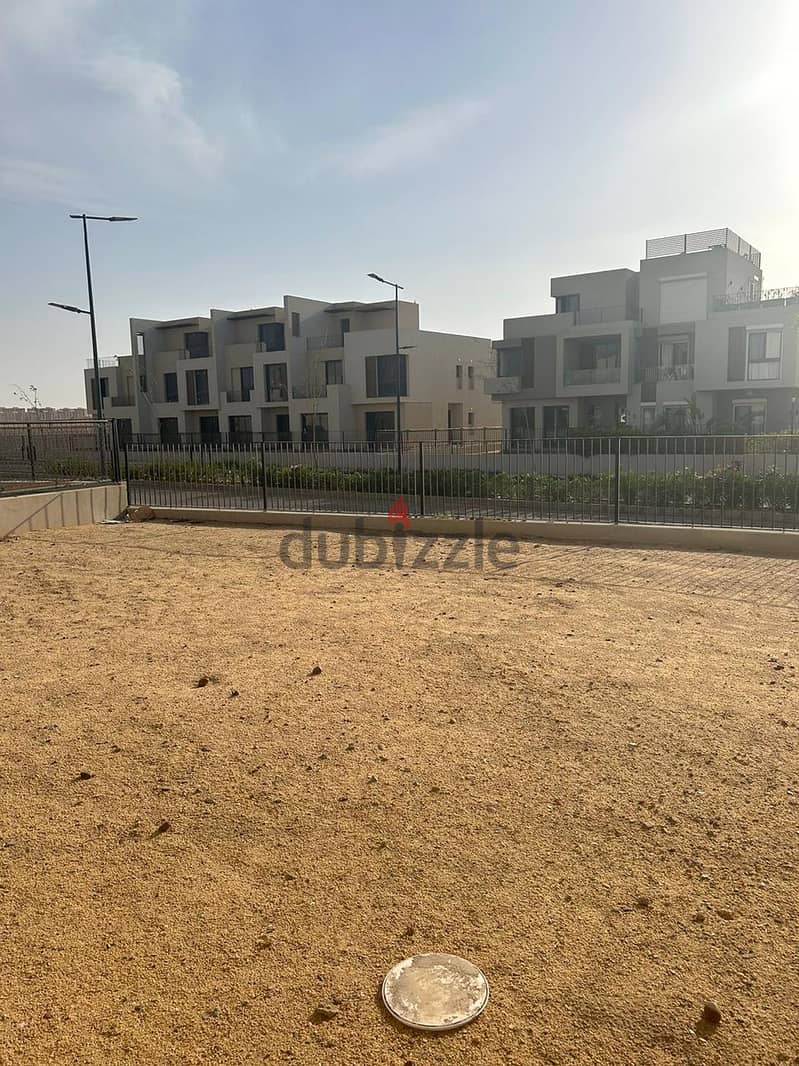 Town house corner for sale in sodic east 3