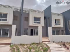 Twin house 370 m, corner bahry , lowest down payment and total, in Hyde Park Compound