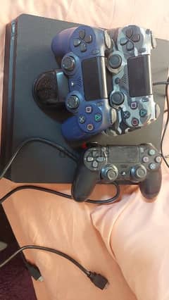 PS4 slim+ 2 controller+ DOCK charger