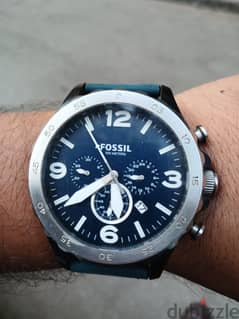 ساعة fossil فوسيل اوريجنال بعلبتها استعمال خفيف