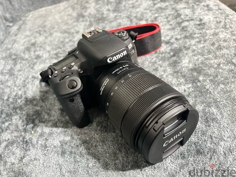 Canon EOS 77D DSLR + EF-S 18-135mm 0