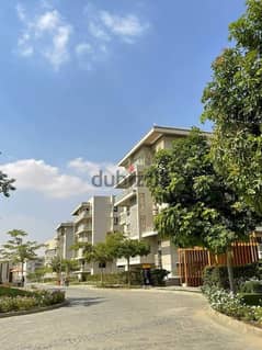 Townhouse fully furnished with garden for sale in Mountain View ICity