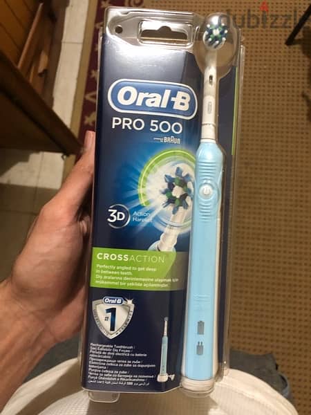 Oral-B Pro 500 Electric Toothbrush 1