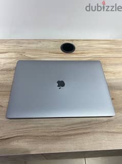 macbook pro i7 2019  16  inch ب ٣٩٩٩٩