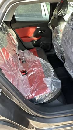 Citroen C4X  2024 shine red interior
