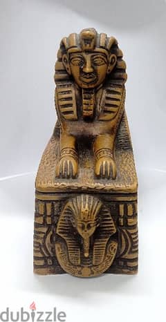 تمثال ابو الهول و الثلاث اهرامات غير معروف العمر