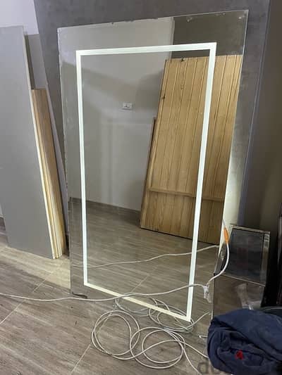 مرآة ليد مضيئة عريضة  Wide Led Lighting Mirror