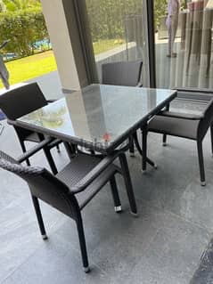 Kian outdoor living and dining
