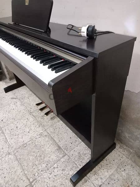 piano Yamaha 15