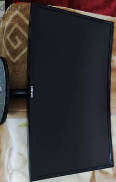 شاشة عرض سامسونج Curved مستعملة 24 بوصة بدون العلبة