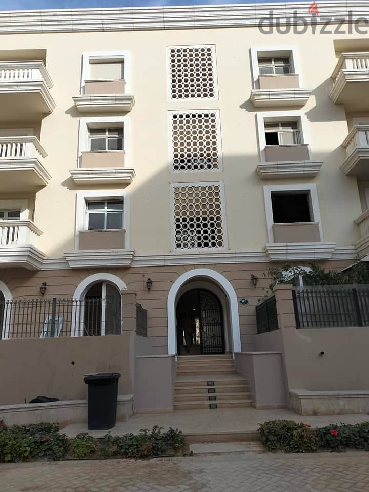 3-bedroom apartment for sale at a very special price in the best location in the New Cairo | Hyde Park 1