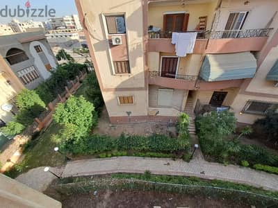 شقة ٢٥٠ متر +٢٥٠ متر روف فى كومباوند بالشيخ زايد اول سكن