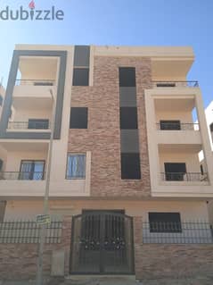 Apartment for sale, immediate receipt, area of ​​185 square meters, first floor, very special location, near the southern 90th, New Landalus New Cairo 0
