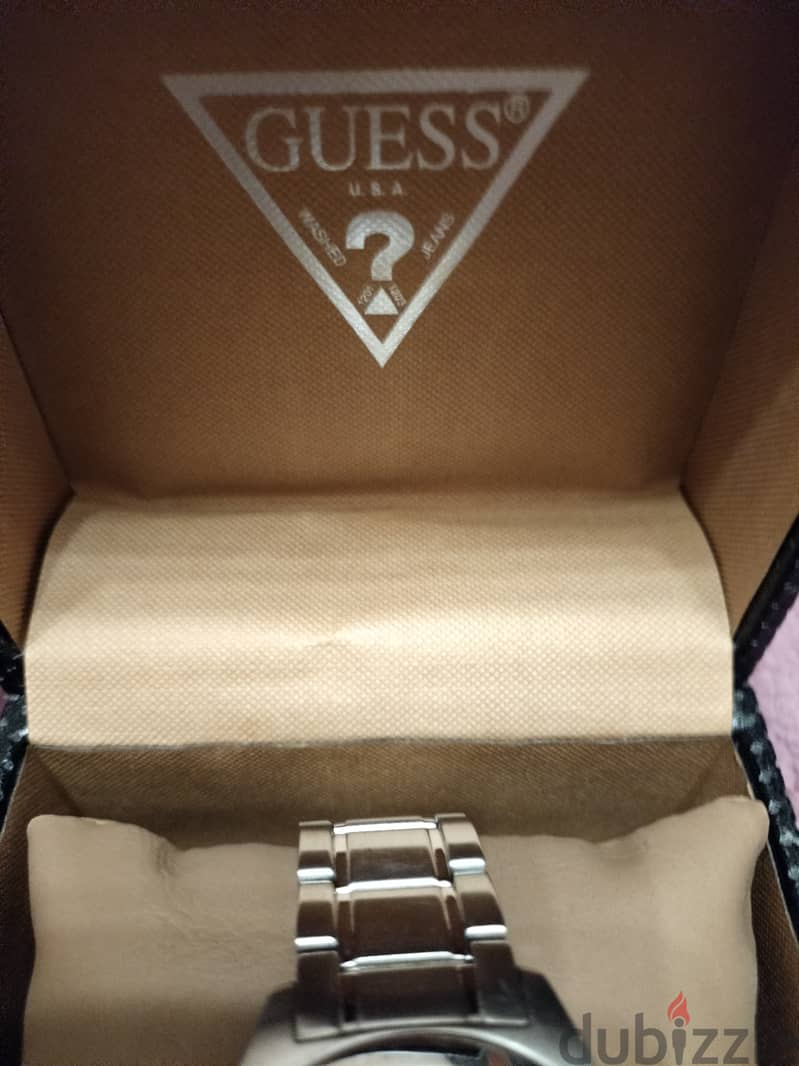 ساعة جديدة حالتها ممتازة بعلبتها واردة من الولايات المتحدة Guess 3