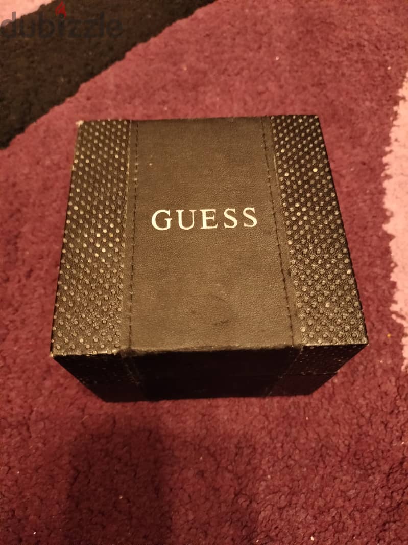 ساعة جديدة حالتها ممتازة بعلبتها واردة من الولايات المتحدة Guess 6