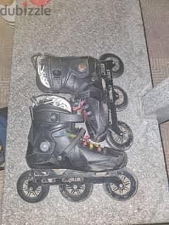 Skate shoes 3 wheels / اسكيت باتيناج