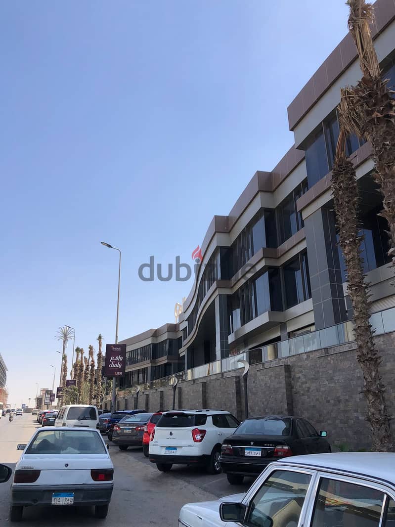 new cairo مكتب للبيع 100 متر استلام فوري بمول على التسعين الجنوبي التجمع الخامس 4