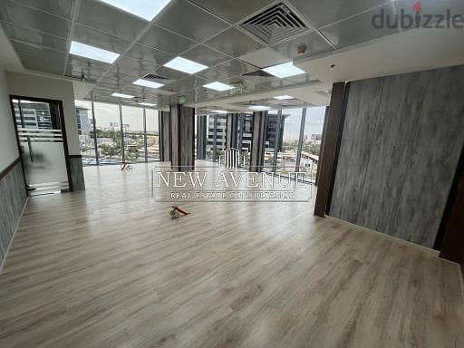 مكتب متشطيب كامل بالتكيفات في كايرو فيستيفال سيتي 2