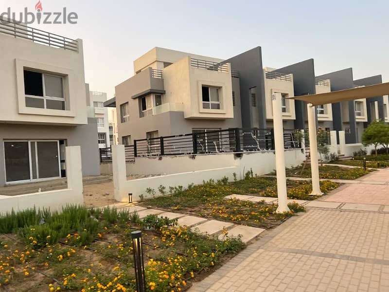 The best location for town house 247m for sale in hyde park with installments 6