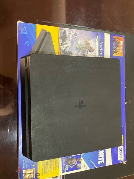 للبيع playstation4 slim بلايستيشن ٤ بحالة ممتازة جدا 3