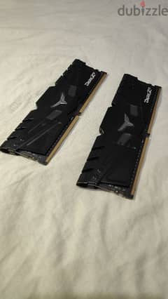 رامات 16 جيجا 8 جيجا X2 نوع DDR4 من تيم جروب dark z بحالة الزيرو