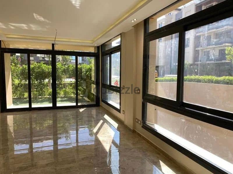 With a discount of up to 70%, I own a 3-room apartment for sale in Taj City New Cairo, a residential compound and ready for inspection, Taj City New C 3