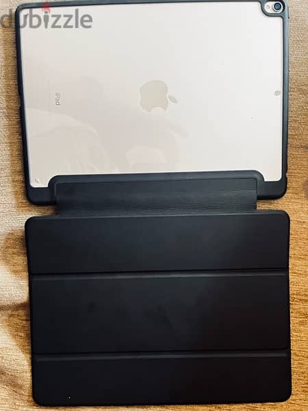 IPAD PRO 10.5 256GB for Sale with Cover 1