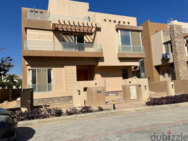Inspect and receive immediately a villa on the oasis with Mountain View October Park behind Dreamland in installments 6