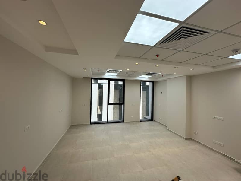 Prime Location Office 65m for rent in Hydepark 6