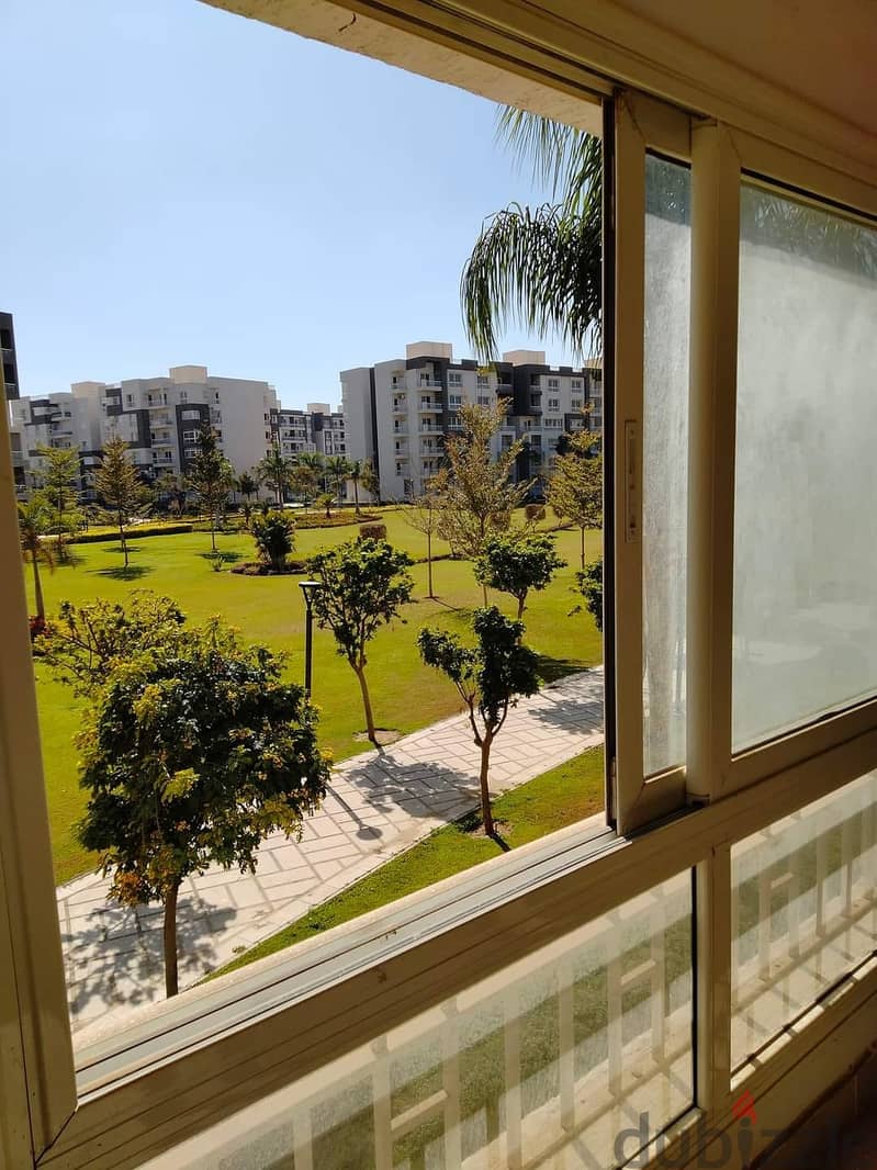 Apartment for vacant rent in Madinaty, area of ​​116 square meters, distinctive wide garden view, lowest price for rent in Madinaty 1