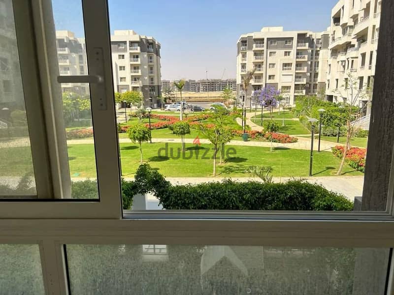 Apartment for vacant rent in Madinaty, area of ​​116 square meters, distinctive wide garden view, lowest price for rent in Madinaty 10