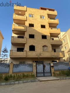 شقة للبيع مساحة 165م في المستثمرين الجنوبية التجمع الخامسAn apartment for sale, 165 square meters, in Al-Mostathmerin, South Teseen, Fifth Settlement.