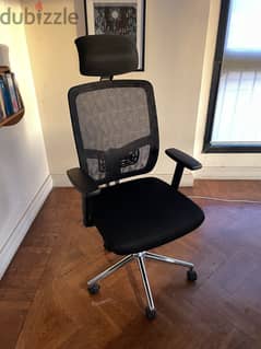 Office desk chair – almost new (Dec 2023)