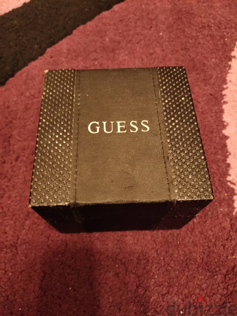 حالتها ممتازة جديدة لم تستخدم كتيرا GUESS ساعة 6