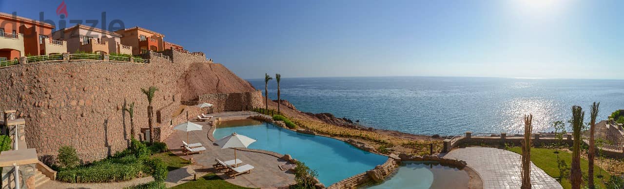 Hills two minutes from Porto Sokhna, fully finished, chalet for sale, first row on the sea, with a distinctive division 6