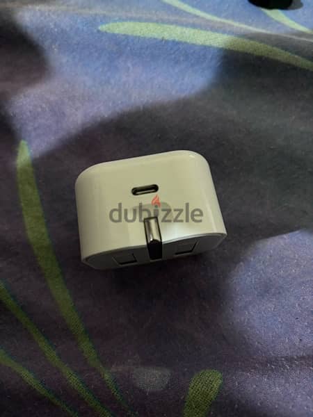 Apple charger شاحن ابل اصلي ٢٠ وات 1