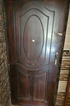 wooden door باب خشب