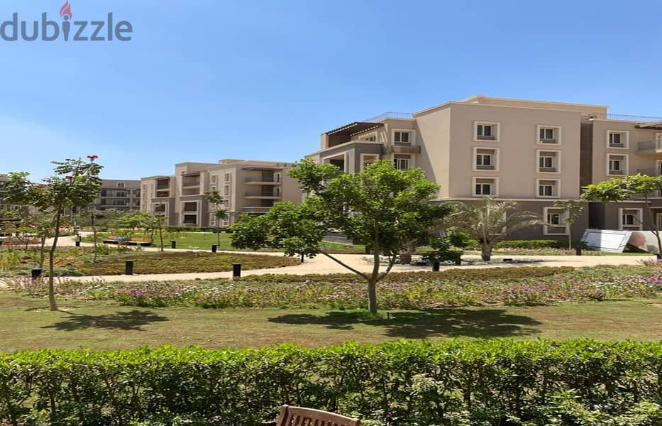 For quick sale, an apartment with a garden, immediate receipt, fully finished, with air conditioners and a kitchen, in October Plaza Compound 1