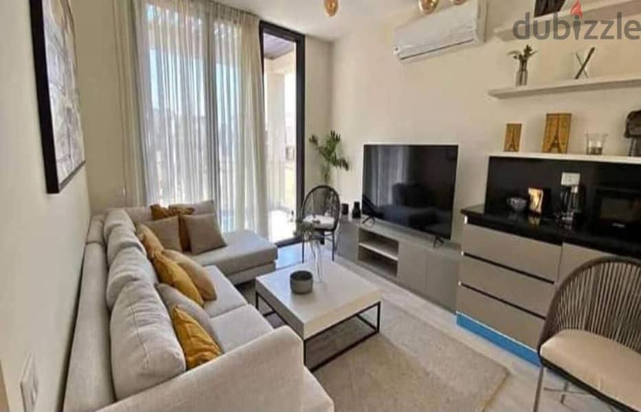 For quick sale, an apartment with a garden, immediate receipt, fully finished, with air conditioners and a kitchen, in October Plaza Compound 7
