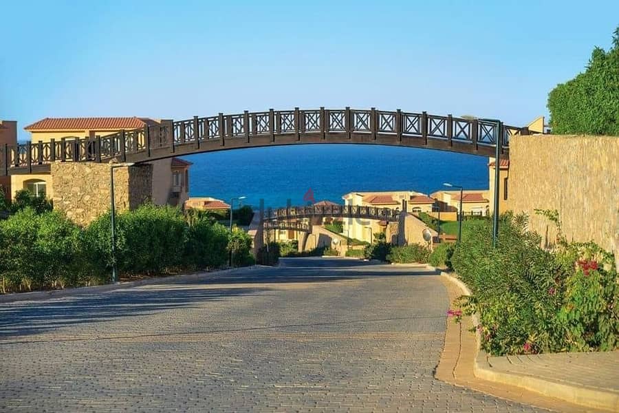 Why are Sokhna Hills famous for being the most beautiful sea in Sokhna? 3